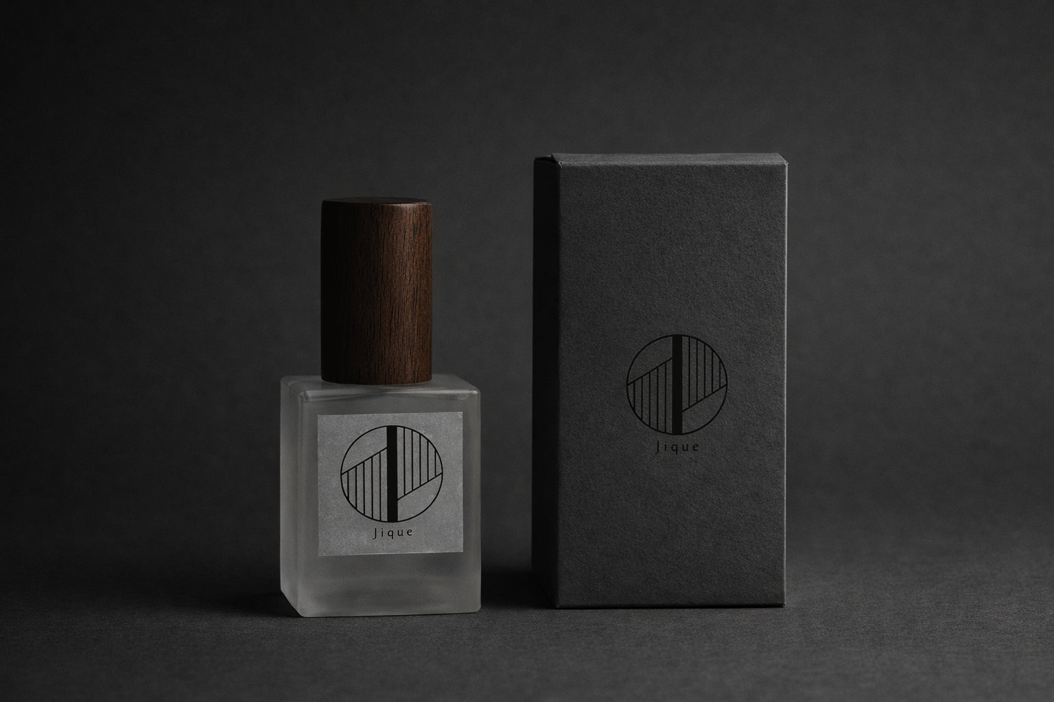 寝る前に使うJiqueのナイトミスト（ピローミスト・アロマミスト）